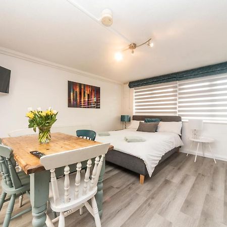 10 Boutique Studio Apartment Near Tube - Quiet Location Little Missenden Экстерьер фото