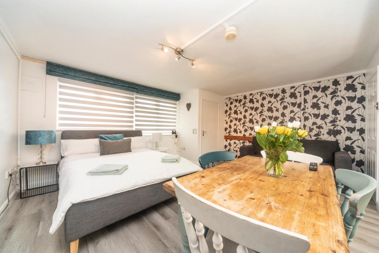 10 Boutique Studio Apartment Near Tube - Quiet Location Little Missenden Экстерьер фото