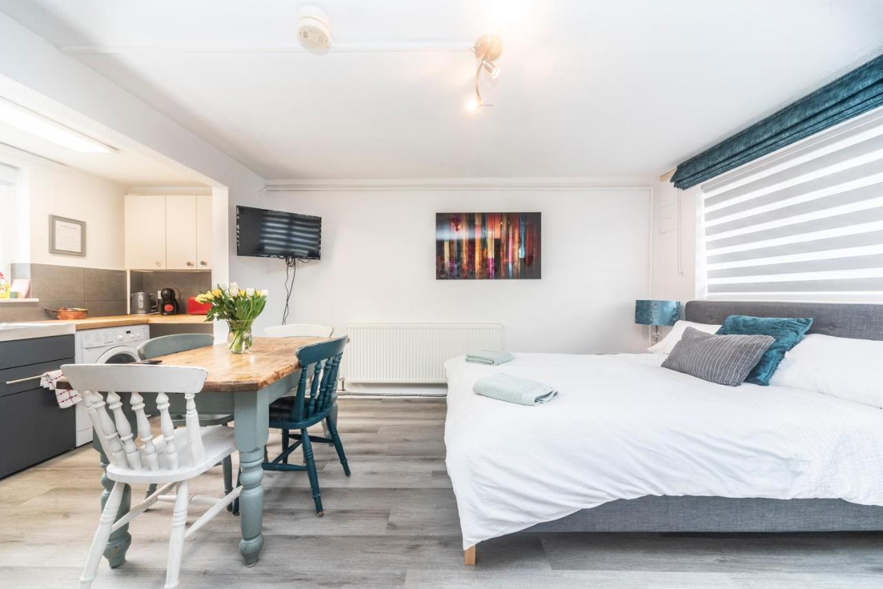 10 Boutique Studio Apartment Near Tube - Quiet Location Little Missenden Экстерьер фото