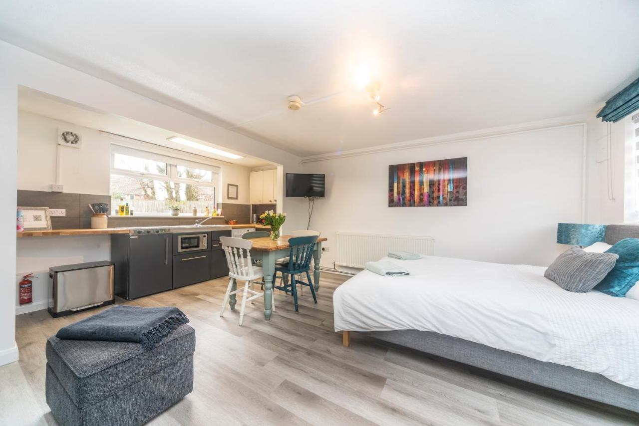 10 Boutique Studio Apartment Near Tube - Quiet Location Little Missenden Экстерьер фото
